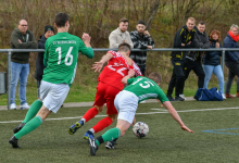 Dreikampf, Zweikampf, Maximilian Frölich (SV Wurmlingen, #16), Lukas Sailer (SV Wurmlingen, #15), Olegh Stepanenko (FC Rottenburg, #22), FC Rottenburg vs. SV Wurmlingen, Fussball, Bezirksliga Alb, 21. Spieltag, Saison 2023/24, 17.03.2024
Foto: Ralph Kunze