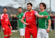 René Hirschka (FC Rottenburg, #05, Kapitän) gibt Anweisung vor Freistoss, Ben Kronenthaler (SV Wurmlingen, #38), FC Rottenburg vs. SV Wurmlingen, Fussball, Bezirksliga Alb, 21. Spieltag, Saison 2023/24, 17.03.2024
Foto: Ralph Kunze