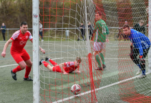 Kopfballtor von Jakob Bader (FC Rottenburg, #12, liegend), links René Hirscka (FC Rottenburg, #05, Kapitaen), FC Rottenburg vs. SV Wurmlingen, Fussball, Bezirksliga Alb, 21. Spieltag, Saison 2023/24, 17.03.2024
Foto: Ralph Kunze