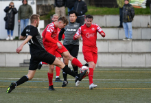 #Andreas Heidt (SG Reutlingen, #21) hindert Jakob Bader (FC Rottenburg, #12) am Torschuss, Leon Oeschger (FC Rottenburg, #13), Andy Huynh (SG Reutlingen, #13), Stefan Seidel (FC Rottenburg, #07)

SG Reutlingen vs. FC Rottenburg, Fussball, Bezirksliga Alb, 22. Spieltag, Saison 2023/24, 24.03.2024