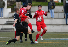 #Andreas Heidt (SG Reutlingen, #21) hindert Jakob Bader (FC Rottenburg, #12) am Torschuss, Leon Oeschger (FC Rottenburg, #13),

SG Reutlingen vs. FC Rottenburg, Fussball, Bezirksliga Alb, 22. Spieltag, Saison 2023/24, 24.03.2024