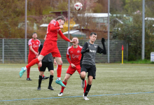 Daniel Angerer (FC Rottenburg, #20) beim Kopfball, Loris Zettel (FC Rottenburg, #08), Tobias Burghardt (SG Reutlingen, #29)

SG Reutlingen vs. FC Rottenburg, Fussball, Bezirksliga Alb, 22. Spieltag, Saison 2023/24, 24.03.2024