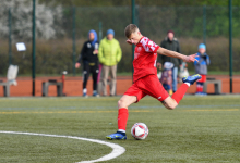 Oleh Stepanenko (FC Rottenburg, #22) beim Torschuss,

SG Reutlingen vs. FC Rottenburg, Fussball, Bezirksliga Alb, 22. Spieltag, Saison 2023/24, 24.03.2024