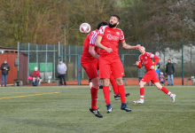 Kopfball Patrick Francisco (FC Rottenburg, #23) und René Hirschka (FC Rottenburg, #05)

SG Reutlingen vs. FC Rottenburg, Fussball, Bezirksliga Alb, 22. Spieltag, Saison 2023/24, 24.03.2024
