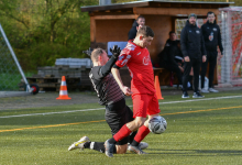 Tim Hahn (SG Reutlingen, #14) und Stanislav Votentsev (FC Rottenburg, #18) ijm Zweikampf,d

SG Reutlingen vs. FC Rottenburg, Fussball, Bezirksliga Alb, 22. Spieltag, Saison 2023/24, 24.03.2024