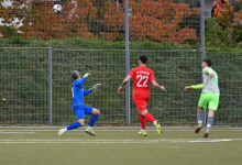 Tor zum 0:1, Torschuetze Lennis Eberle (FC Rottenburg, #13), links Kevin Fritz (SG Empfingen, #31) und Nico Rebmann (SG Empfingen, #22)

SG Empfingen vs. FC Rottenburg, Fussball, Landesliga 3 Wuerttemberg, 10. Spieltag, Saison 2024/2025, 19.10.2024, 

Foto: Ralph Kunze