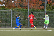 Tor zum 0:1, Torschuetze Lennis Eberle (FC Rottenburg, #13), links Kevin Fritz (SG Empfingen, #31) und Nico Rebmann (SG Empfingen, #22)

SG Empfingen vs. FC Rottenburg, Fussball, Landesliga 3 Wuerttemberg, 10. Spieltag, Saison 2024/2025, 19.10.2024, 

Foto: Ralph Kunze
