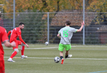 Anton Jansen (FC Rottenburg, #15) gibt die Vorlage zum 0:2 durch Maximilian Biesinger (FC Rottenburg, #14)

SG Empfingen vs. FC Rottenburg, Fussball, Landesliga 3 Wuerttemberg, 10. Spieltag, Saison 2024/2025, 19.10.2024, 

Foto: Ralph Kunze