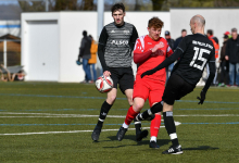Zvonimir Kvesic (SG Reutlingen, #15) klaert den Ball vor Lukas Behr (FC Rottenburg, #11),

SG Reutlingen vs. FC Rottenburg, Fussball, Bezirksliga Alb, 22. Spieltag, Saison 2023/24, 24.03.2024